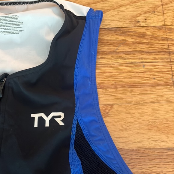 TYR tri top - Picture 8 of 8
